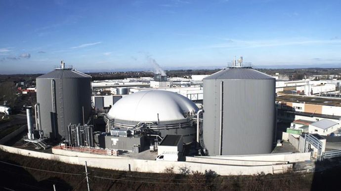 Émeraude bioénergie, le plus grand méthaniseur sans épandage d’Europe, a été inauguré le 13 juin à Lamballe (Côtes-d’Armor). © COOPERL